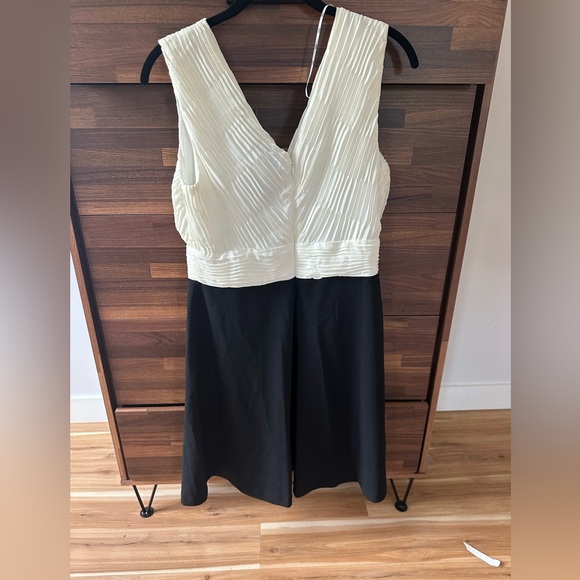 Dkny Womens Pleated Sleeveless Fit & Flare size 10 NWT - Picture 4 of 6